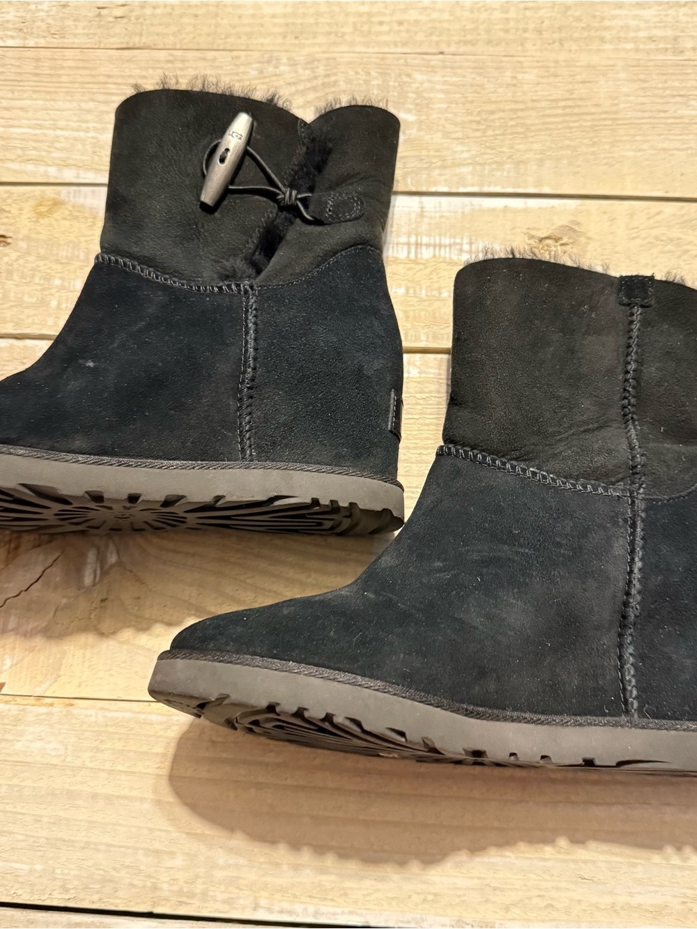 UGG Womens 7 Black Classic Femme Toggle Wedge Shearling Lined Boot - Picture 3 of 7